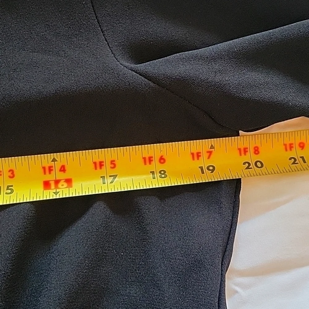 TAHARI ASL BLACK LONG SLEEVE BLOUSE TIE WAIST KEYHOLE BACK XSMALL